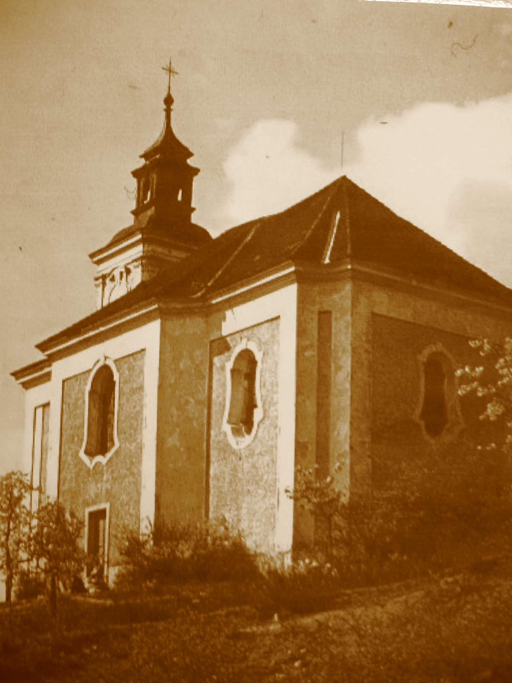 Obr. 2. Kostel Všech Svatých v Hněvnicích, zbořen v roce 1969